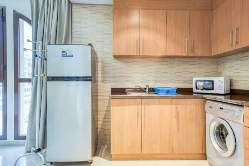 Studio Apartment In Lincoln Park A By Deluxe Holiday Homes