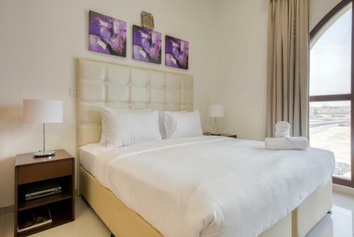 Studio Apartment In Lincoln Park A By Deluxe Holiday Homes