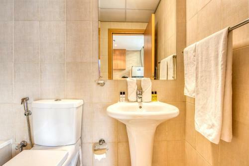 Studio Apartment In Lincoln Park A By Deluxe Holiday Homes