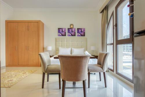 Studio Apartment In Lincoln Park A By Deluxe Holiday Homes