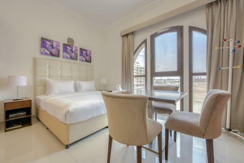 Studio Apartment In Lincoln Park A By Deluxe Holiday Homes