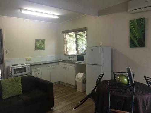 Mapleton Cabins & Caravan Park