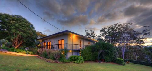 Apartamentos Mapleton Falls Accommodation