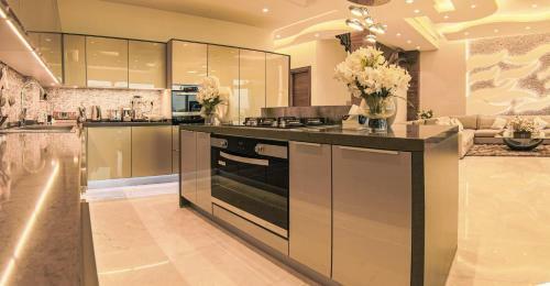 Exquisite Palm Villa With Private Beach, Palma Residences