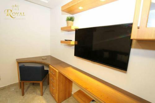 The Royal Luxury King Apartment