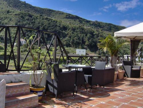 Apartment Mit Privatem Balkon Und Meerblick Im Rustikalen Stil