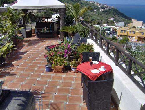 Apartamento Rustic Holiday Home With Balcony And Sea View