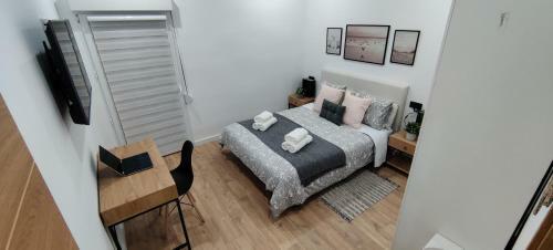 New Apartment Claret