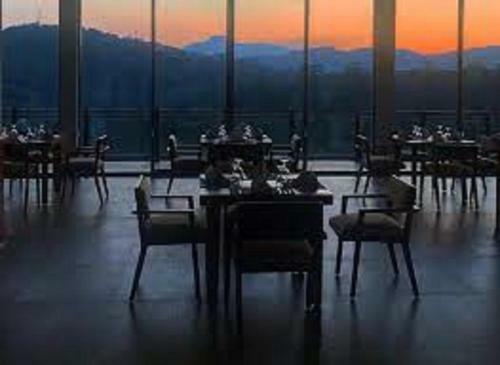 Hotel Riverbank Resort Gampola