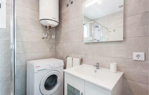 Beautiful Apartment In La Algaba With Wifi And 3 Bedrooms