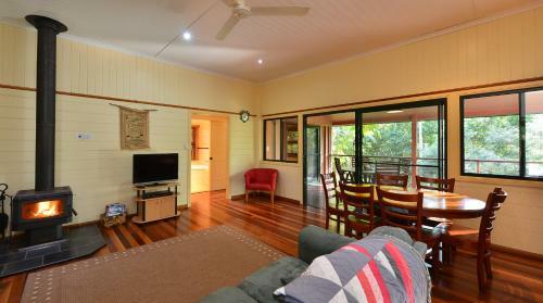 Bushland Cottages And Lodge