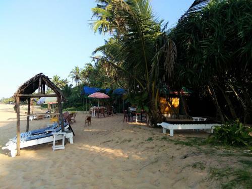 Hikkaduwa Backyard Beach Homestay