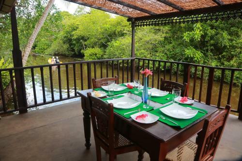 Bed & Breakfast Royal Mangroves Villa