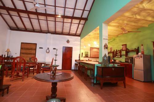 Bed & Breakfast Royal Mangroves Villa