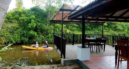 Bed & Breakfast Royal Mangroves Villa