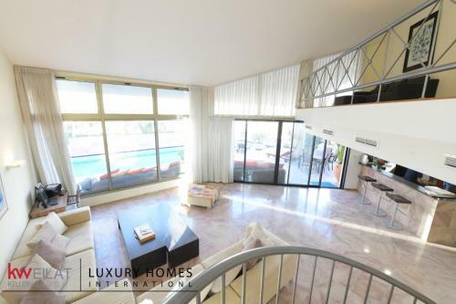 Villa Loft With Pool 20m Length Heated , 300m From Sea