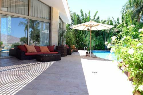 Villa Loft With Pool 20m Length Heated , 300m From Sea