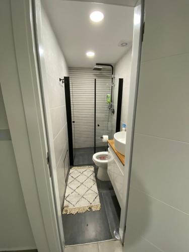 New Boutique Apartment With Balcony