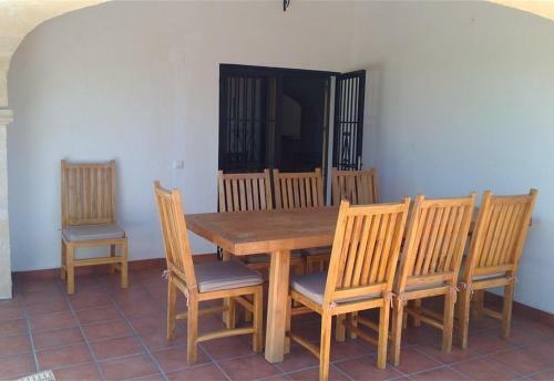 Villa Up To 8 Sleeps 4 Bedrms 2