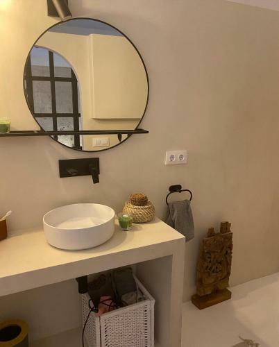 Luxurious Lower Level In Historic Pueblo