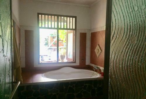 Bed & Breakfast Metina's Tropical Villa