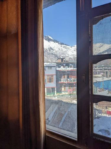Locals Hostel