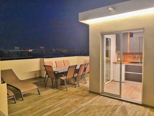 Sunny Luxury Apartment