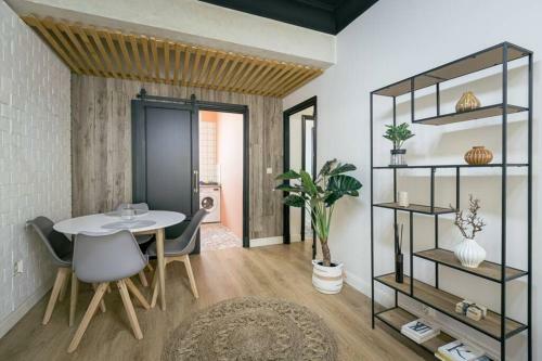 Apartamento C�ntrico, Cerca De La Playa Y Parking.