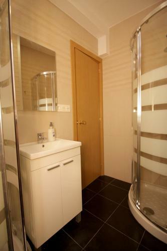 Hostal Albergue Lalin Centro