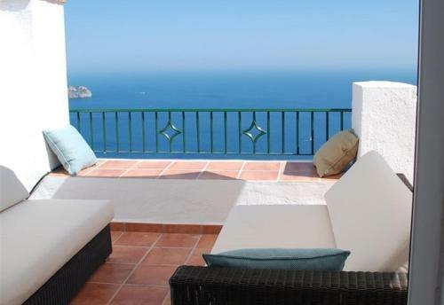 Stunning Sea Views Pool Garden