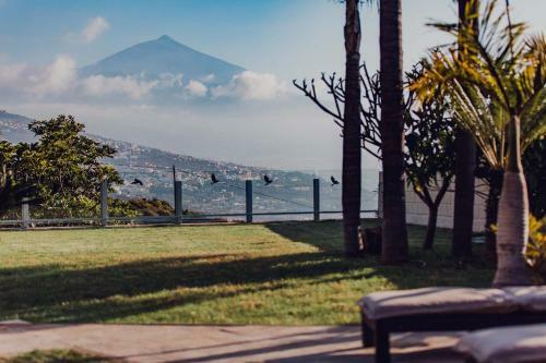 The Circular Villa - Jacuzzi, Hiking & Vineyards