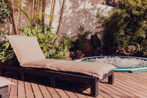 The Circular Villa - Jacuzzi, Hiking & Vineyards