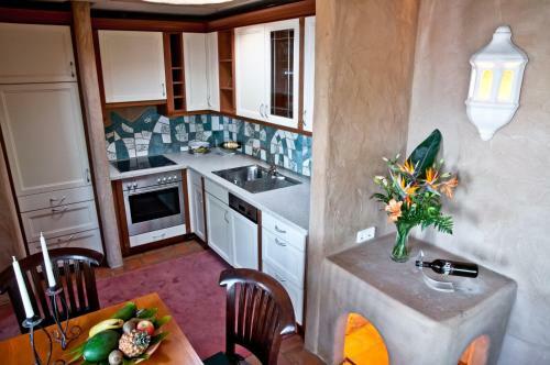 El Refugio Apartments & Villa