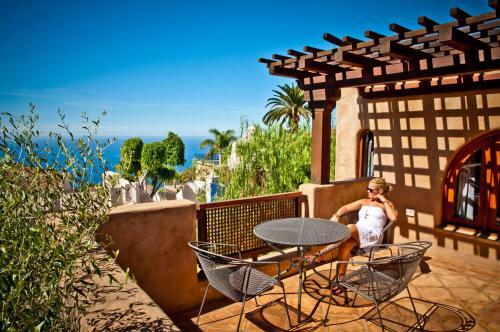 El Refugio Apartments & Villa