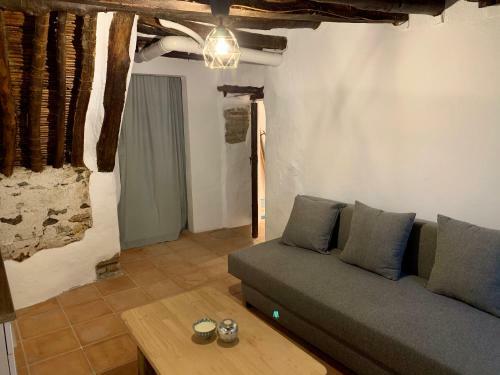 Tinao De Las Alc�ntaras
