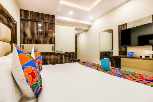 Fabhotel Crown Heights - Fully Vaccinated Staff