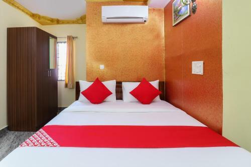 Hotel Vaccinated Staff - Oyo 62768 Gm Royals