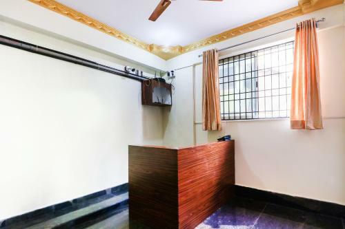 Hotel Vaccinated Staff - Oyo 62768 Gm Royals