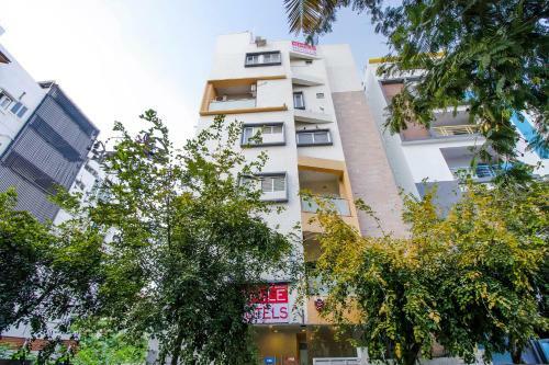 Capital O 77528 Smile Hotels