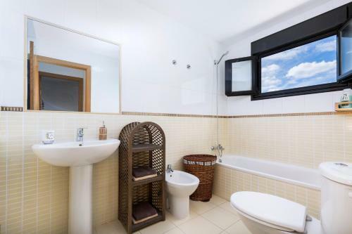 Home2book Charming House Origomare