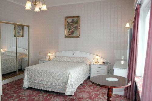 Motel Mayfair On Cavell