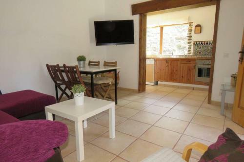 Casa Con Piscina Privada En Cercados De Espino