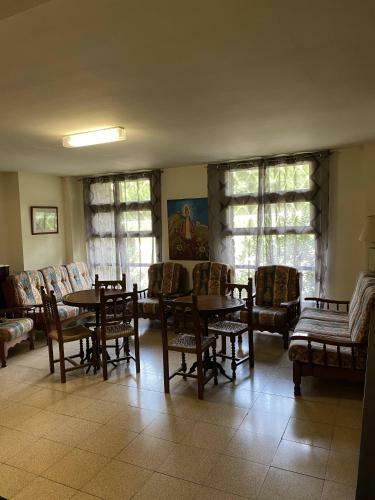 Hostal Hostatgeria I Restaurant Coll De Condreu