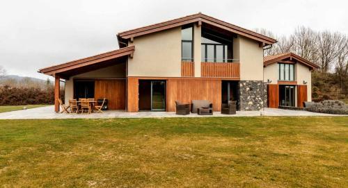 Villa La Solfa Casa Aislada Con Amplio Jard�n