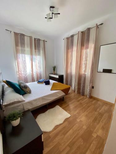 Villa Exclusiva Piscina Con Jacuzzi Y Jard�n Privado