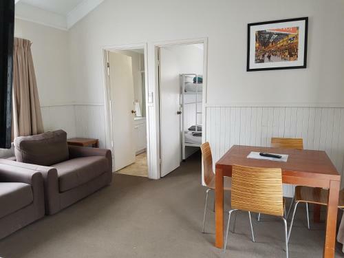 Canberra Carotel Motel