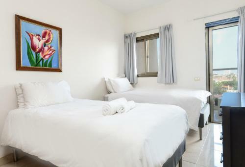 Modern 3br Apartment W/ Sea & City View
