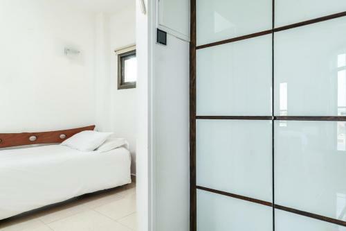 Modern 3br Apartment W/ Sea & City View