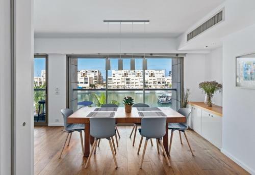 Lagoon View 3bd Huge Family Apartment