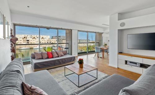 Lagoon View 3bd Huge Family Apartment